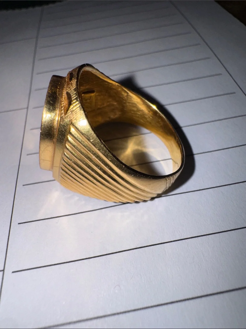 Solid 22 ct Gold Men's Engraved Signet Ring - Classic Style 11.45 grams